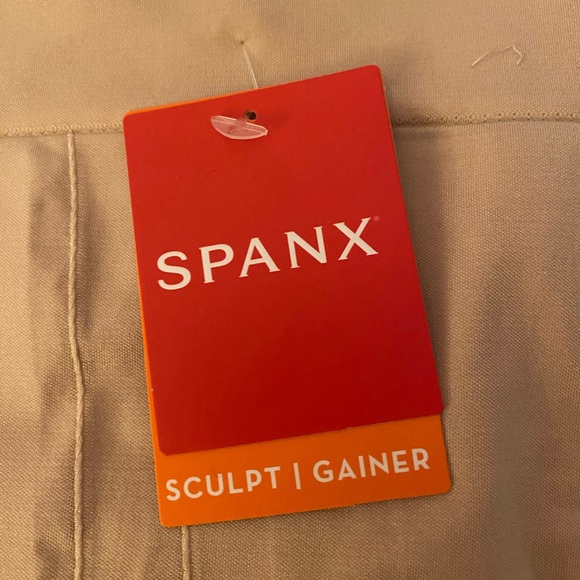 Spanx oncore mid-thigh sculpting short - Picture 2 of 4